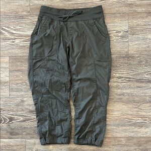 The North Face Women's Small Olive Green Cropped Joggers